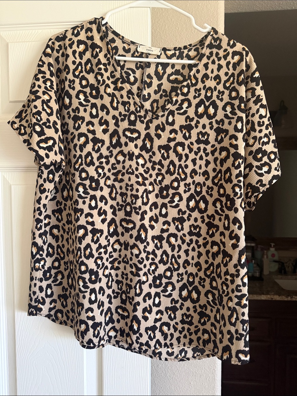 entro Leopard Print V-Neck Short Sleeve Top - Beige/Black/Brown